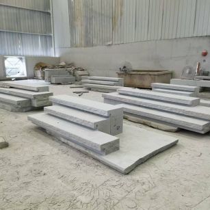 汕头 整石台阶（大面火烧+侧面自然面），出货前厂内拼装