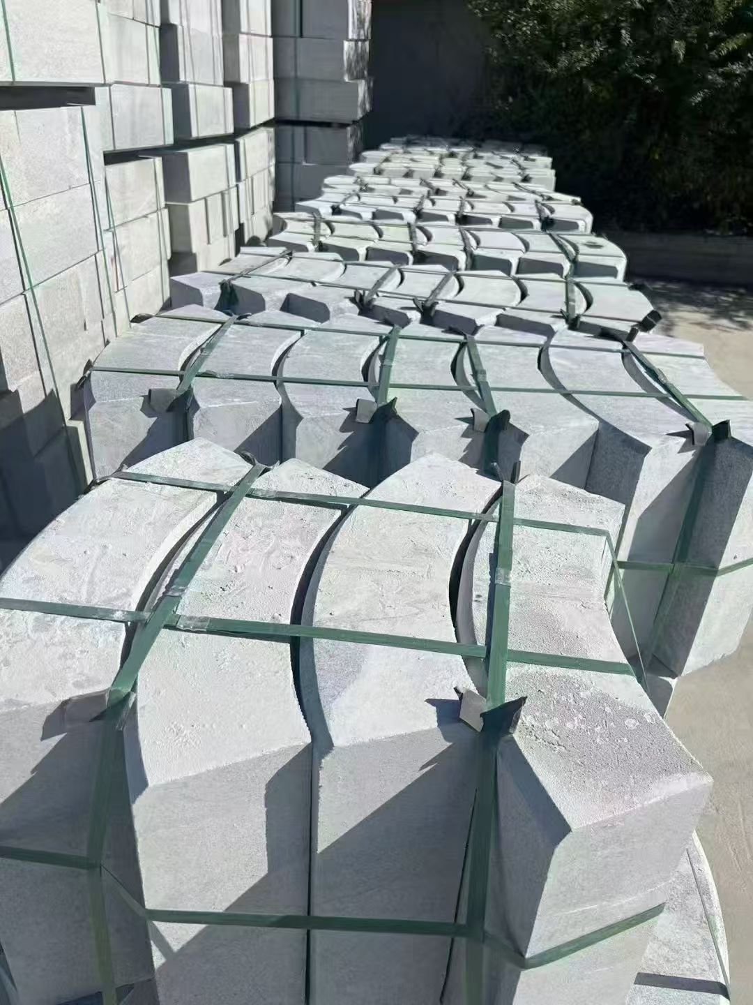 汕头 芝麻灰弧形路沿石