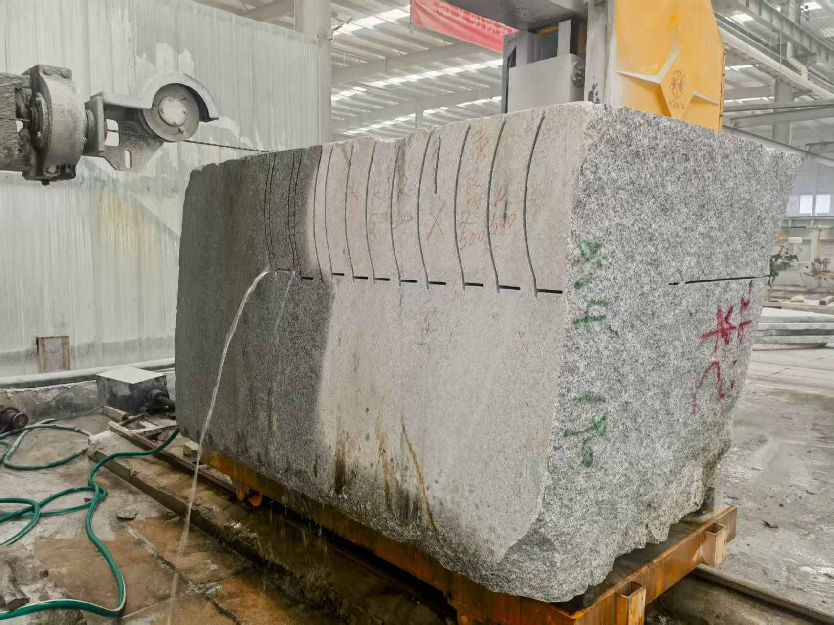 汕头 602，大花芙蓉白，绳锯加工弧形路沿石