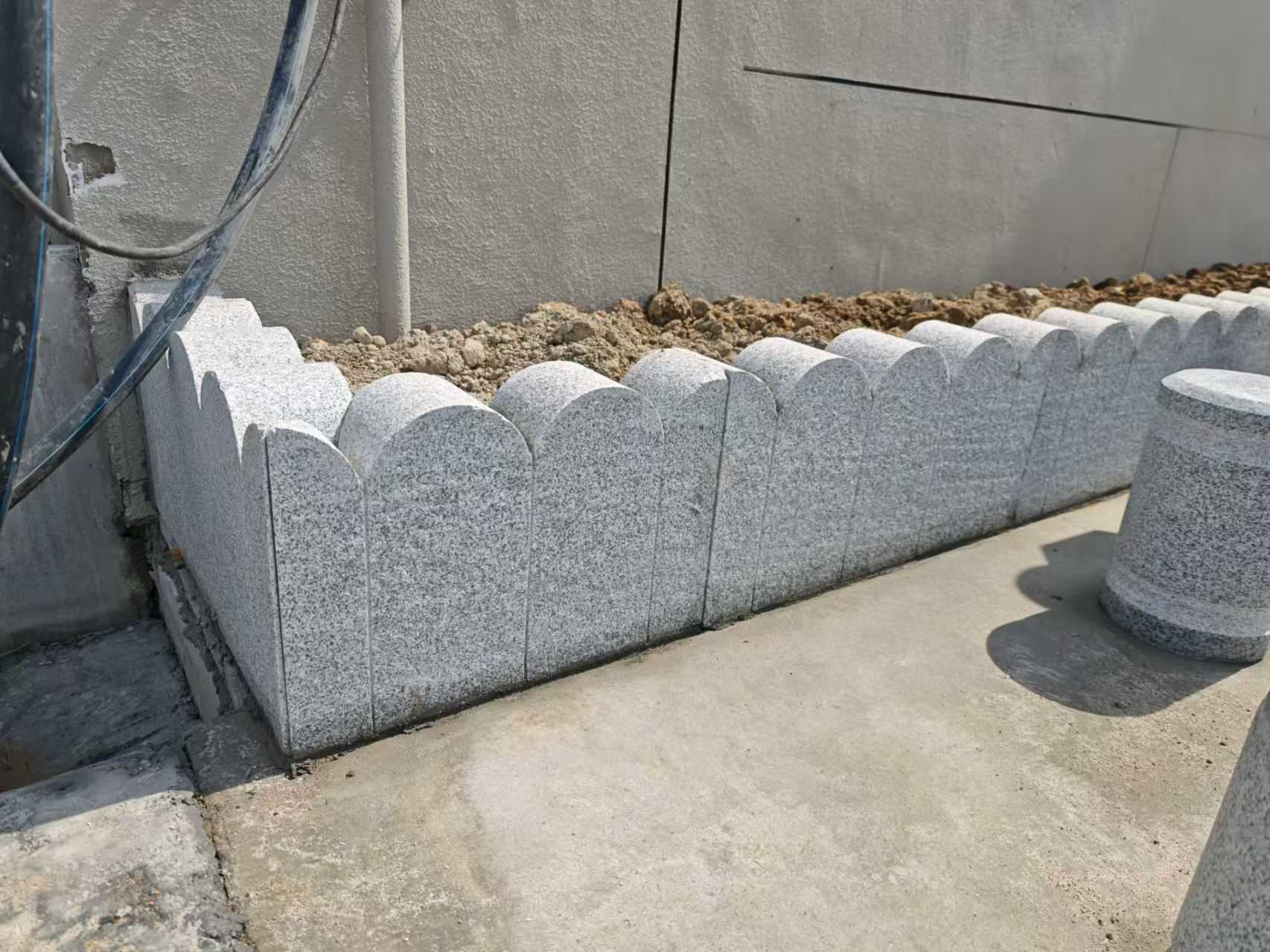 汕头 芝麻白花岗岩花边石铺装效果图