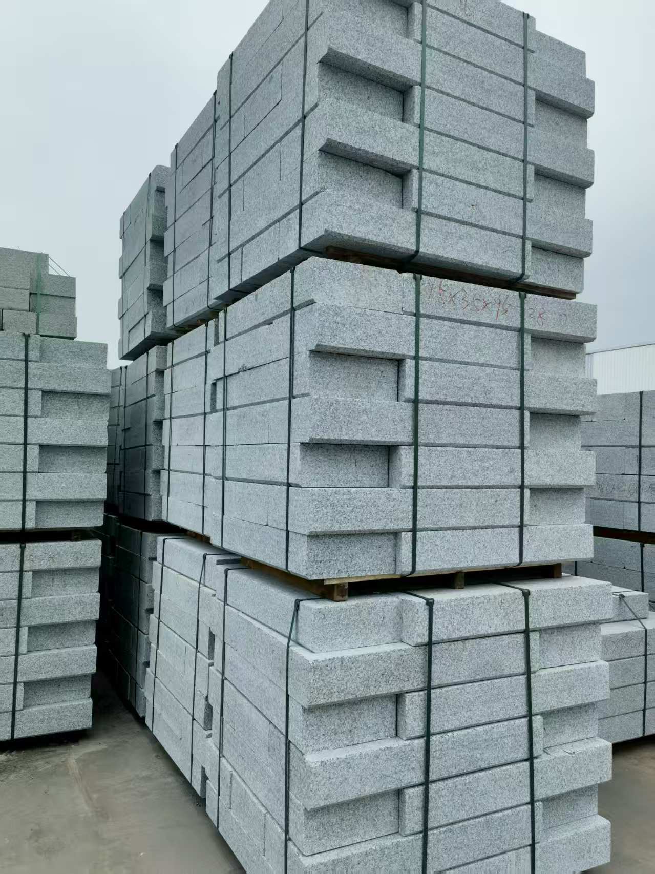 汕头 路沿石，板板正正的路沿石