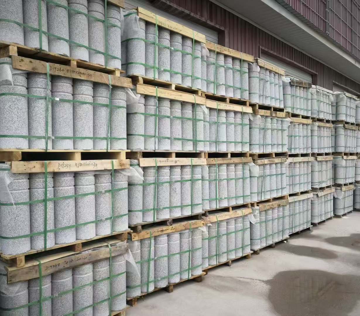 汕头 芝麻白挡车柱、阻车桩、隔离柱