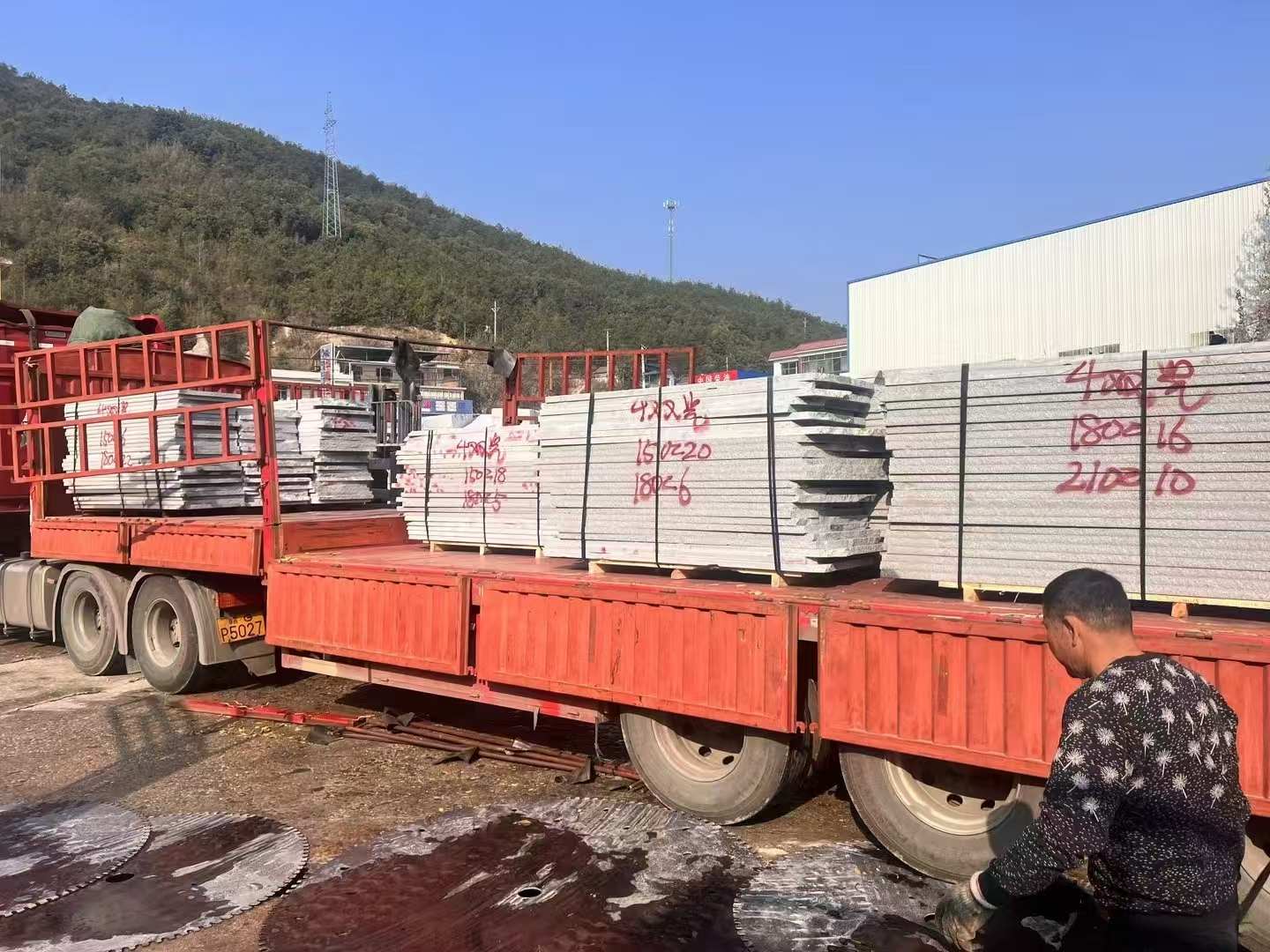 汕头 芝麻灰花岗岩光面毛板出货日常