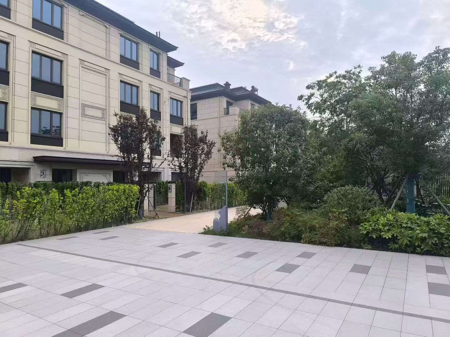 汕头 芝麻白与芝麻白搭配铺装，尺寸1200*600